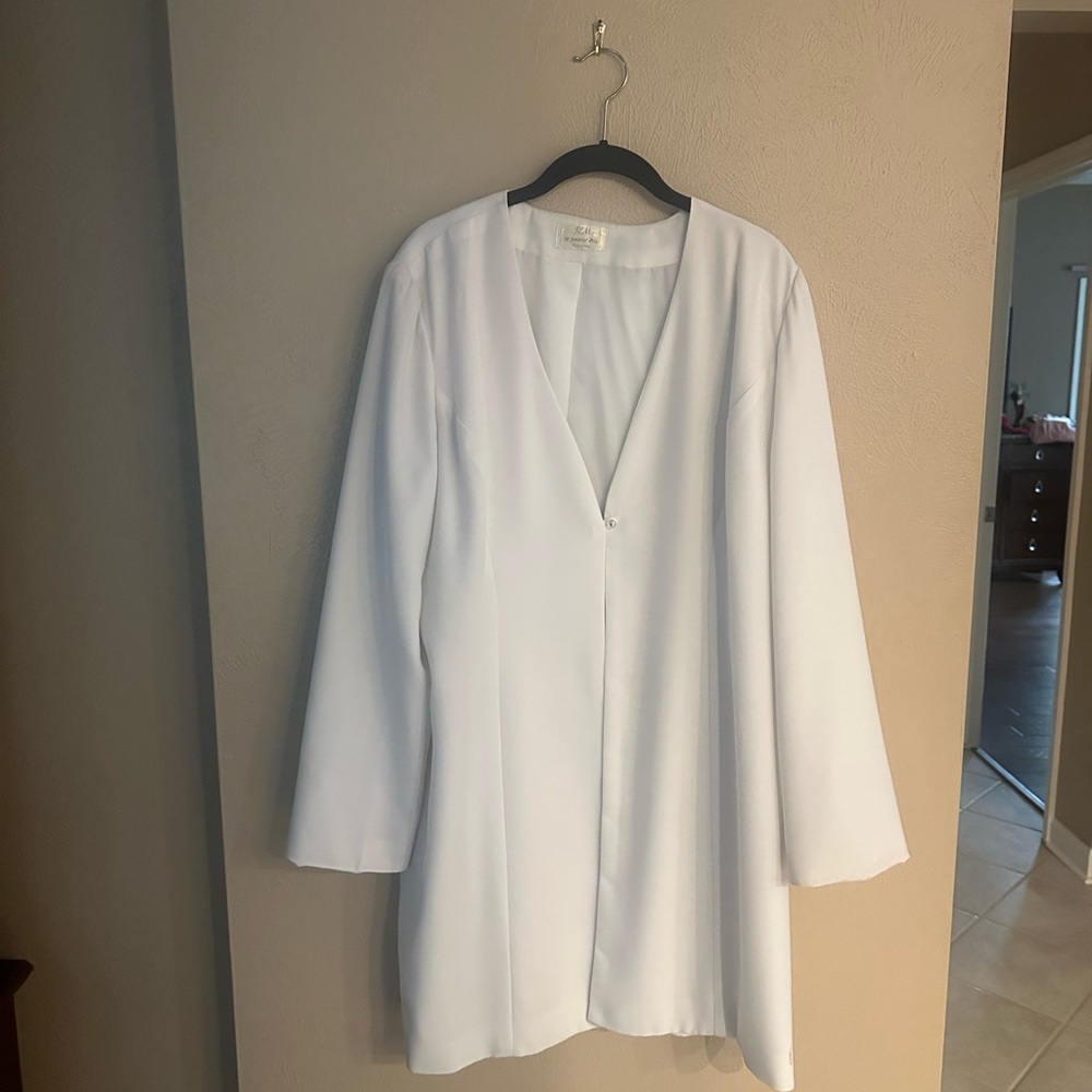 Elegant White Long Sleeve jacket/coat